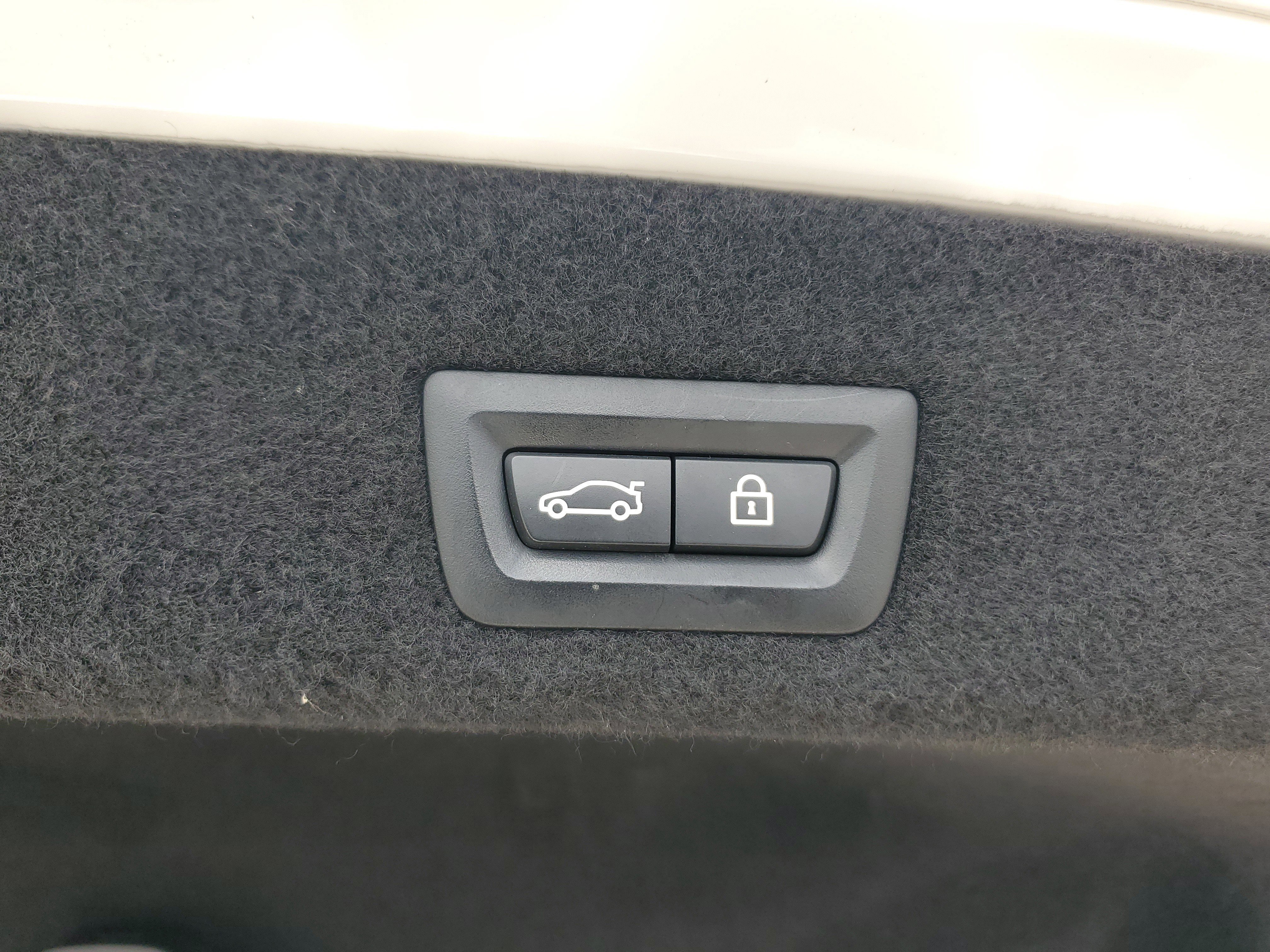 Used 2022 BMW 740i w/ Premium Package RWD image 30