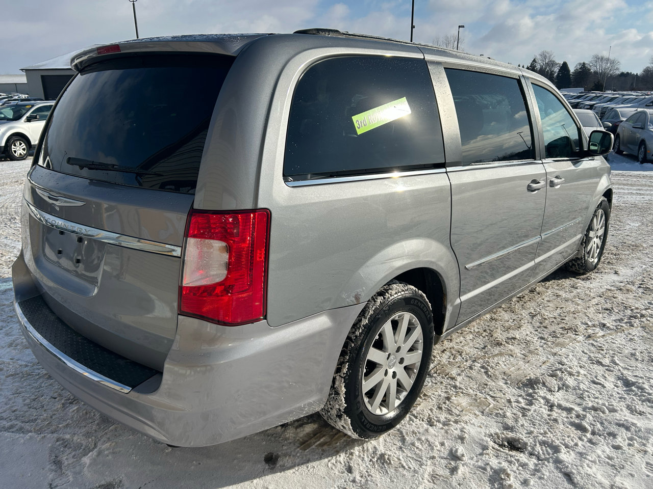 Used 2014 Chrysler Town & Country Touring image 5