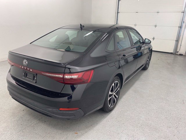 Used 2026 Volkswagen Jetta Sport FWD image 4