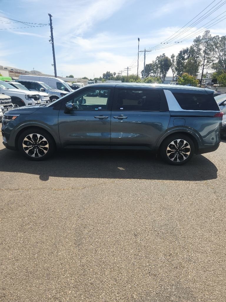 Used 2024 Kia Carnival EX FWD image 8