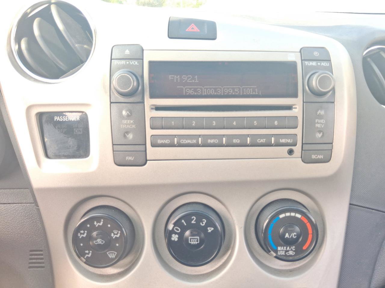 Used 2010 Pontiac Vibe w/ Preferred Package FWD image 16
