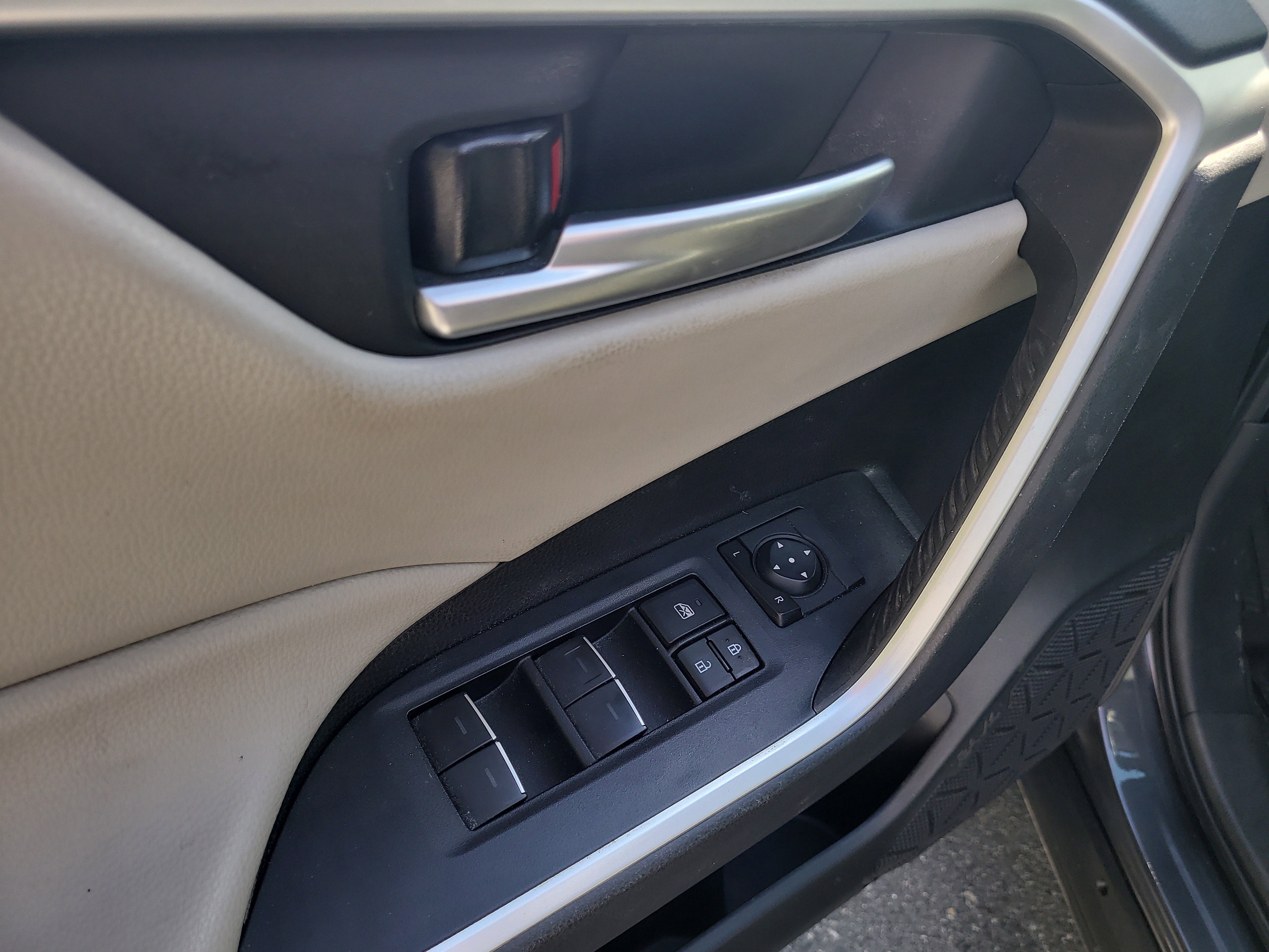 Certified 2025 Toyota RAV4 XLE Premium FWD image 19