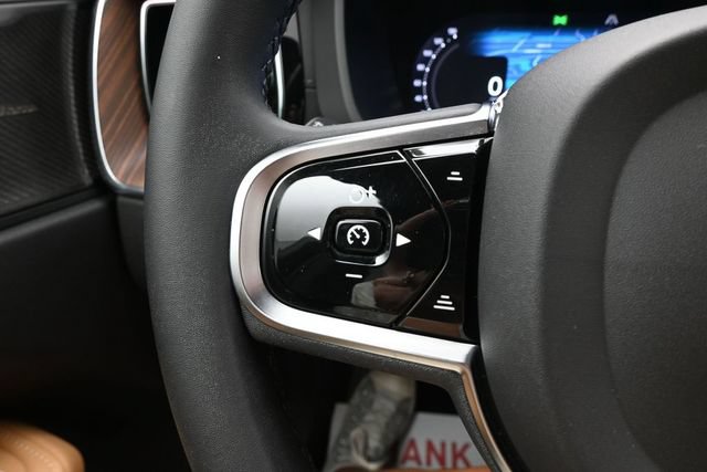 Used 2024 Volvo XC60 B5 Ultimate w/ Protection Package Premier AWD/4WD image 27