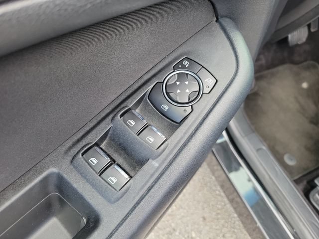 Used 2015 Ford Edge SE FWD image 17