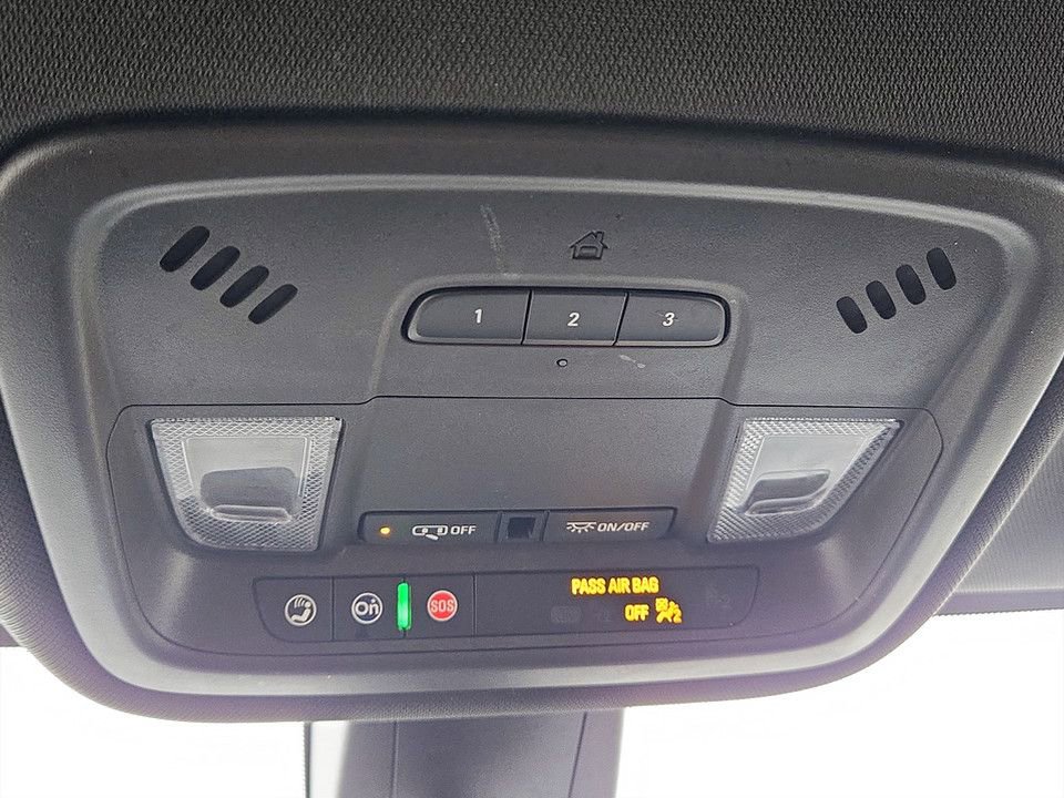 Used 2023 Chevrolet Traverse LT image 24