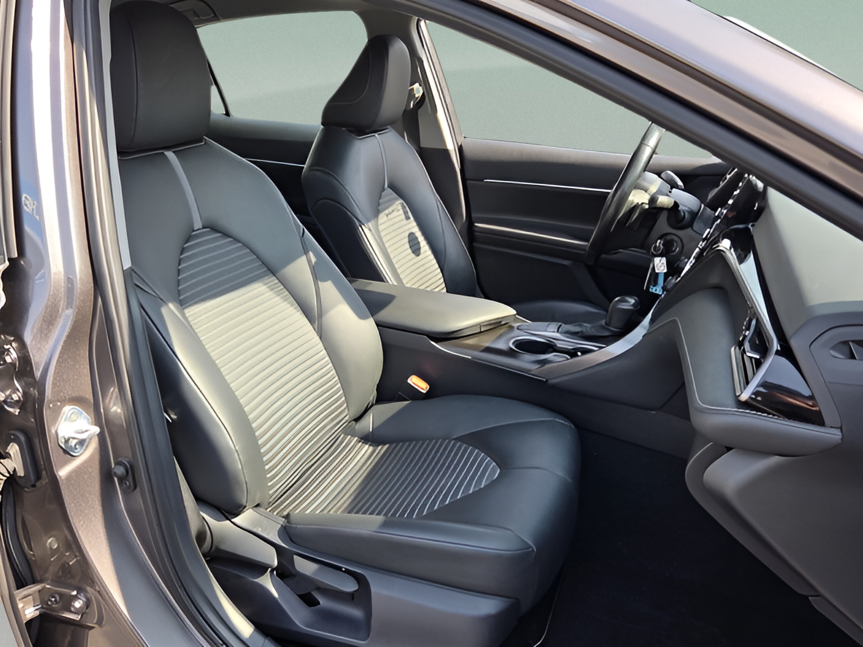 Used 2024 Toyota Camry SE FWD image 15