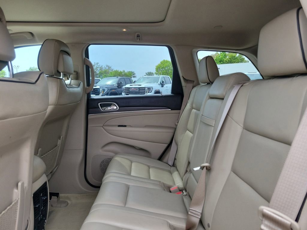 Used 2020 Jeep Grand Cherokee Overland w/ Interior Metal Package AWD/4WD image 13