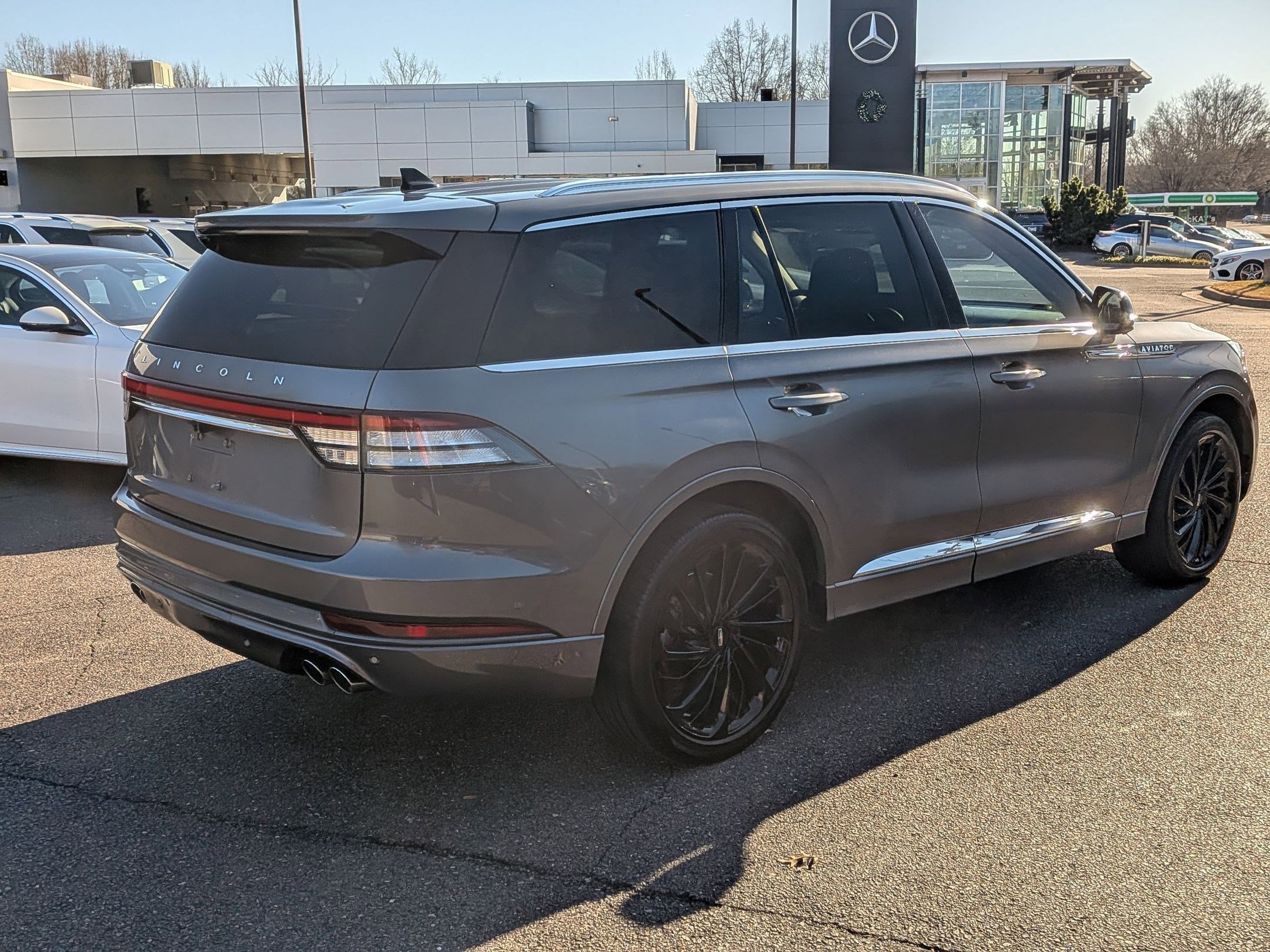 Used 2021 Lincoln Aviator Reserve w/ Equipment Group 208A image 3