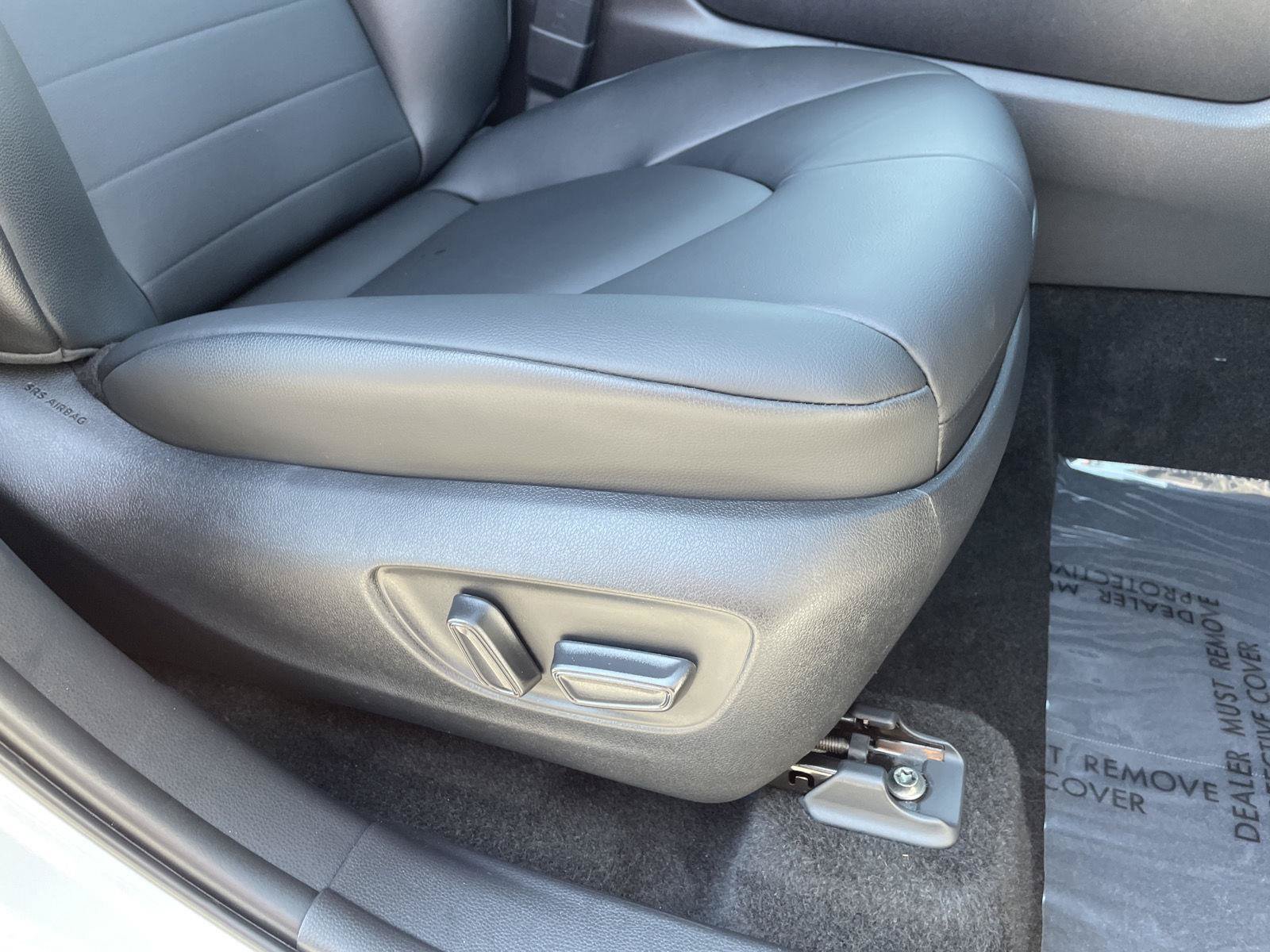 Used 2025 Toyota Highlander XLE AWD/4WD image 17