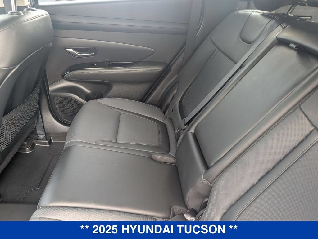 Used 2025 Hyundai Tucson Limited AWD/4WD image 17