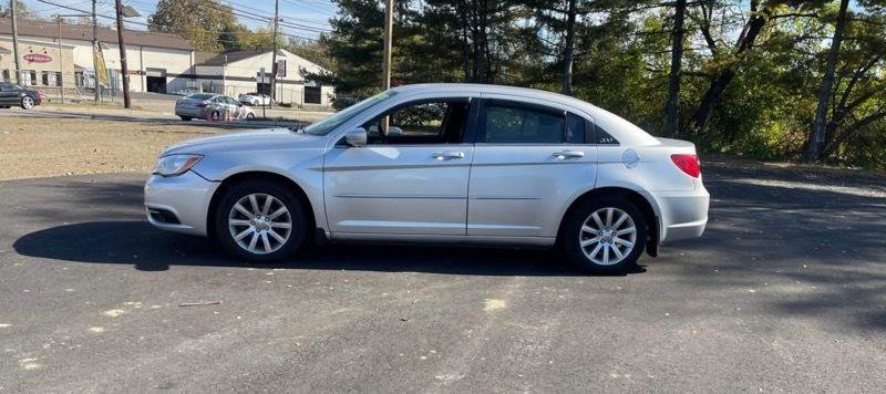 Used 2012 Chrysler 200 Touring FWD image 2