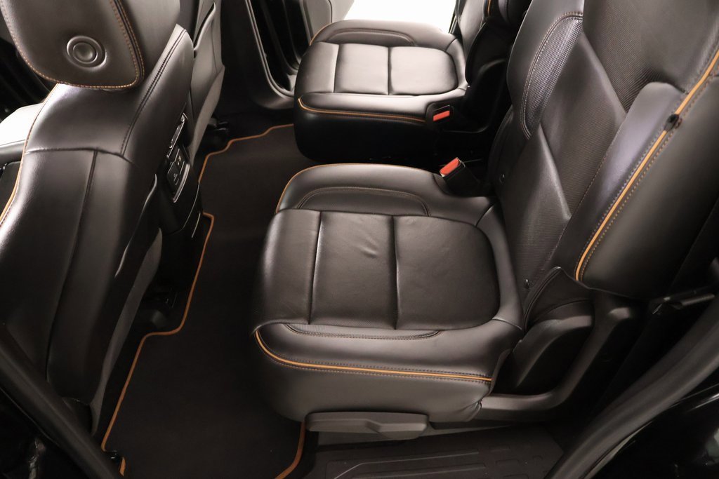 Used 2022 GMC Acadia AT4 w/ Technology Package image 11