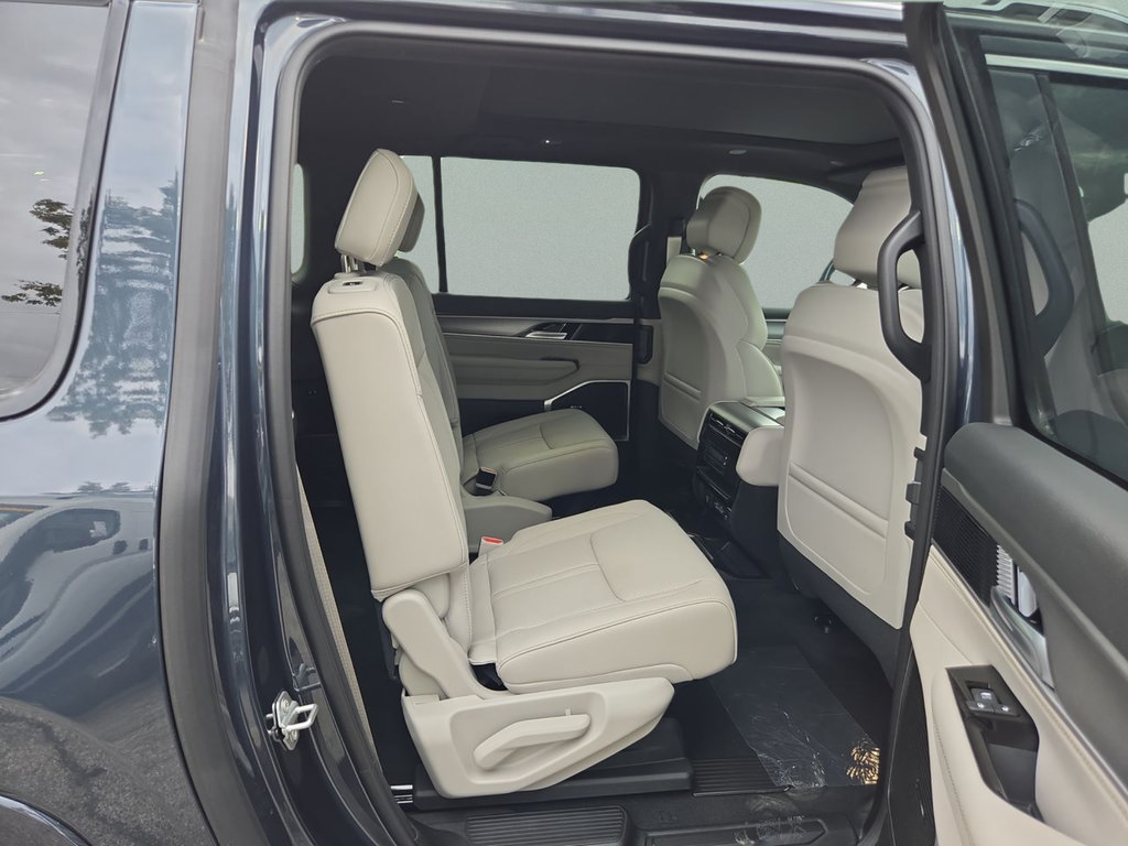 New 2025 Jeep Wagoneer L Series II AWD/4WD image 31