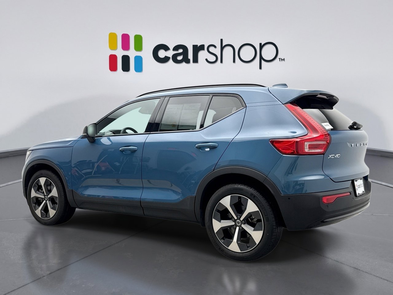 Used 2025 Volvo XC40 B5 Plus image 3