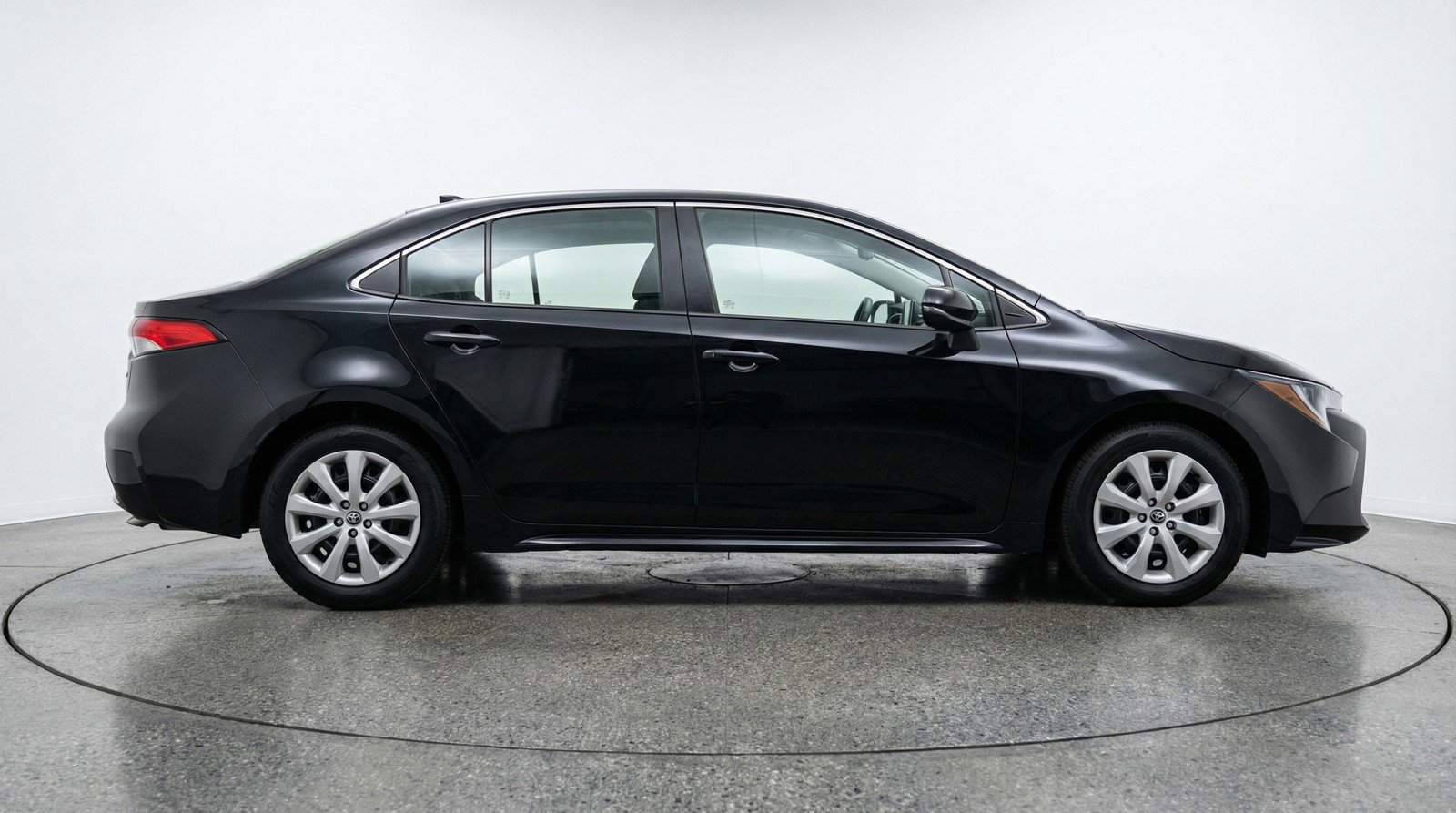 Used 2025 Toyota Corolla LE image 11