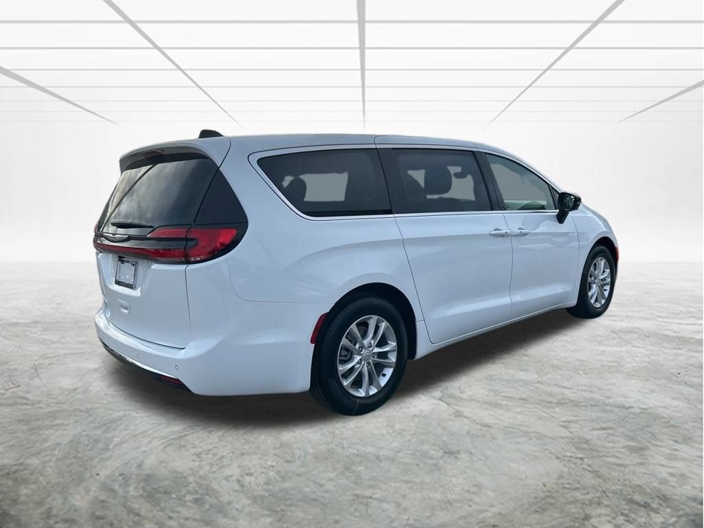 New 2026 Chrysler Pacifica Select image 4