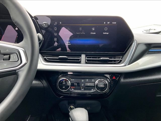 Used 2025 Chevrolet Trax LT w/ LT Convenience Package image 18