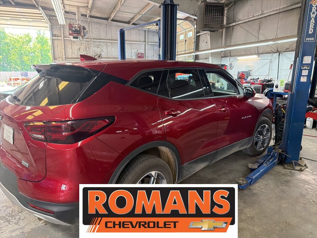 Used 2025 Chevrolet Blazer LT AWD/4WD image 1