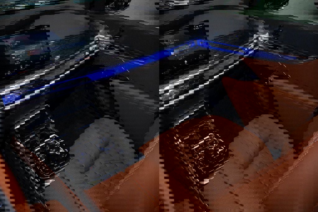 Used 2025 BMW i7 eDrive50 w/ Premium Package image 40