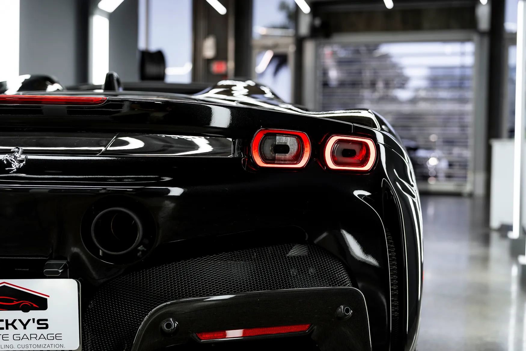 Used 2023 Ferrari SF90 Spider image 11