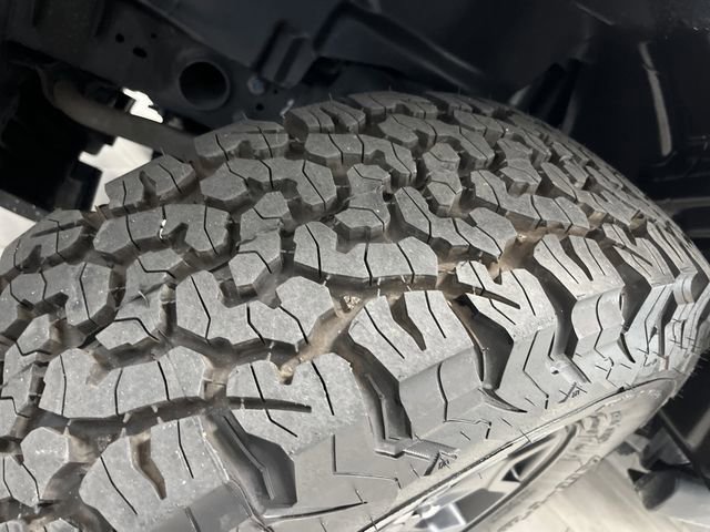 Used 2022 Jeep Gladiator Willys image 37