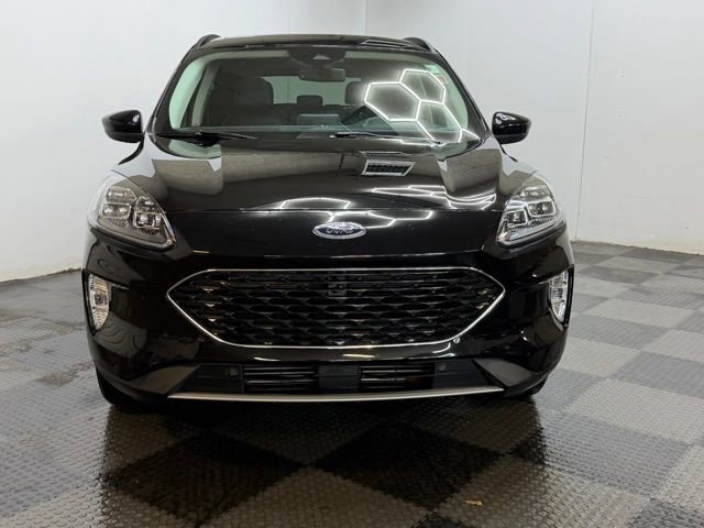 Used 2022 Ford Escape Titanium w/ Class II Trailer Tow Package image 4