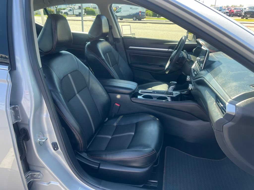 Used 2025 Nissan Altima 2.5 SR FWD image 41
