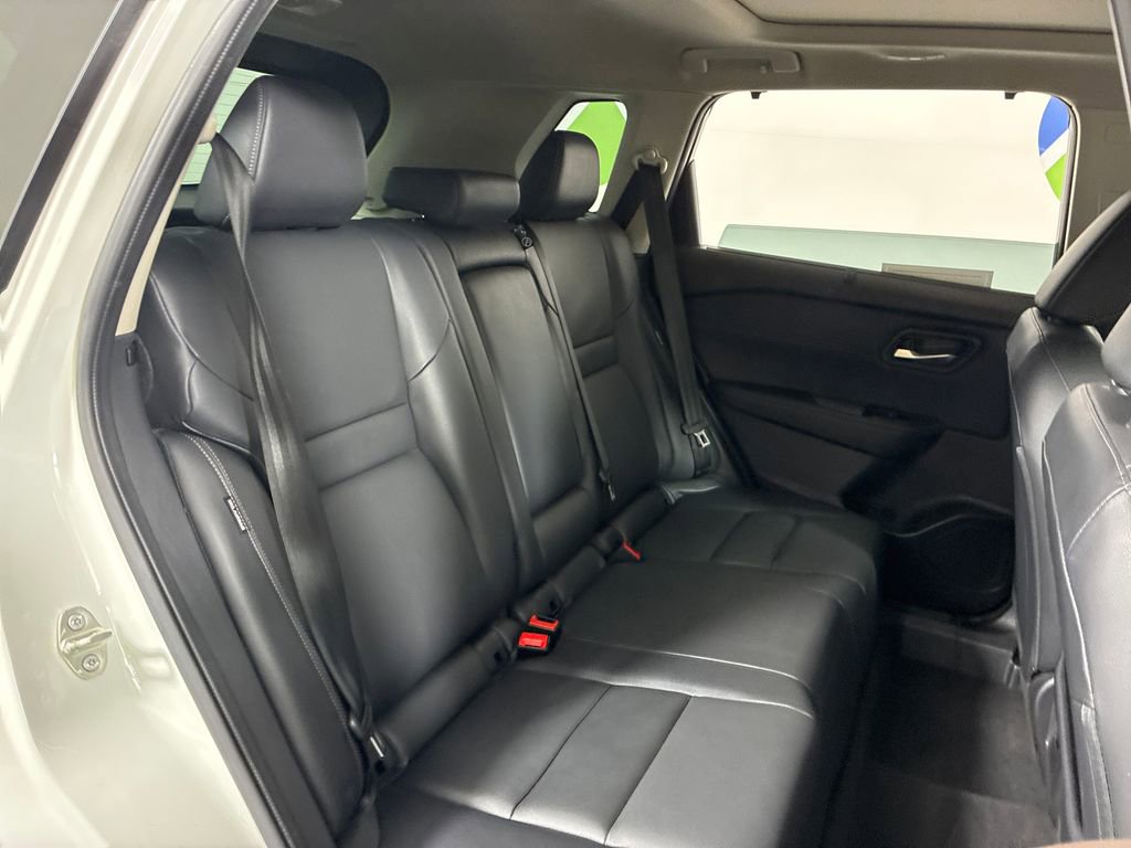 Used 2023 Nissan Rogue SL w/ SL Premium Package image 31