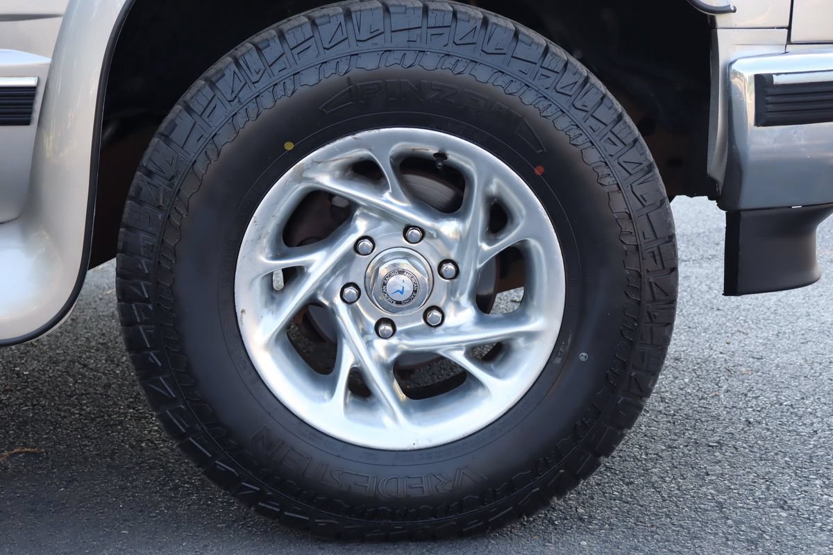 Used 1999 GMC Suburban 4WD w/ Convenience Group image 41
