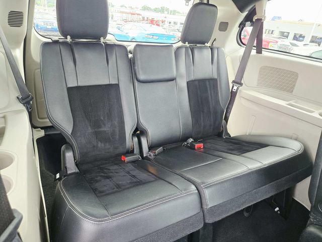 Used 2018 Dodge Grand Caravan SXT FWD image 12