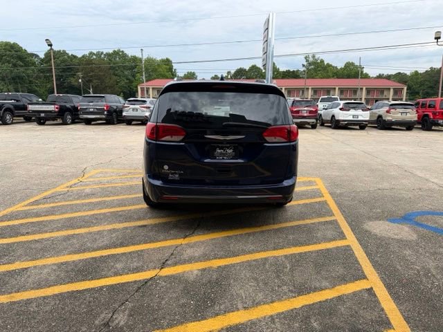 Used 2017 Chrysler Pacifica Touring-L Plus w/ Advanced Safetytec Group FWD image 8