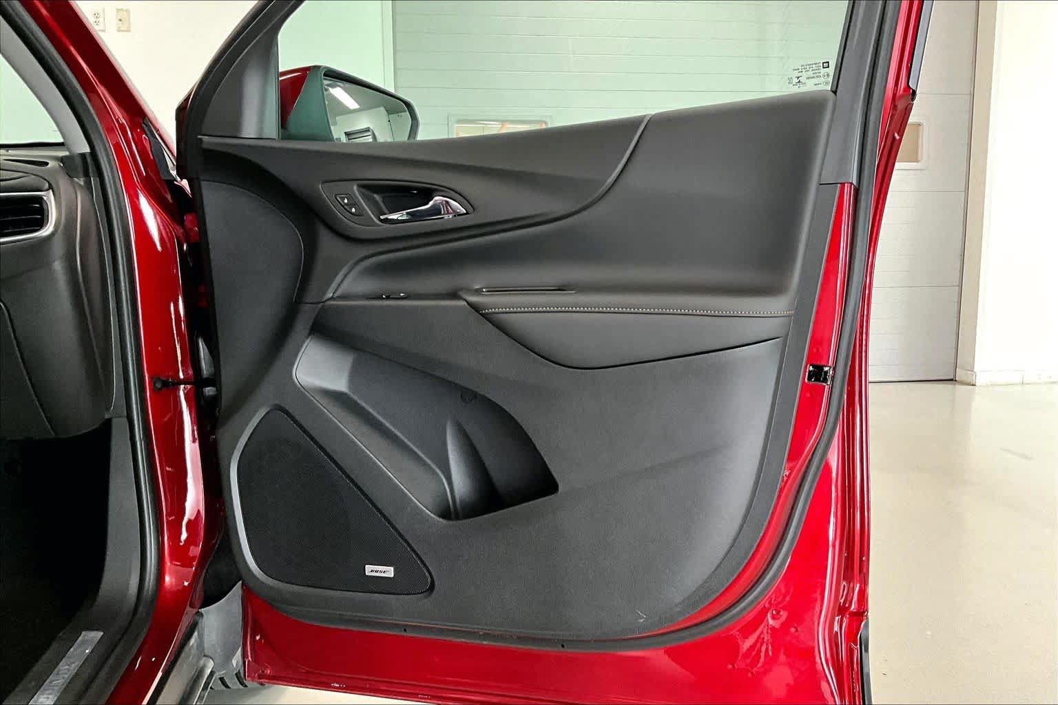 Used 2022 Chevrolet Equinox Premier AWD/4WD image 27