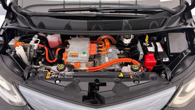 Used 2017 Chevrolet Bolt Premier w/ Driver Confidence II Package FWD image 8