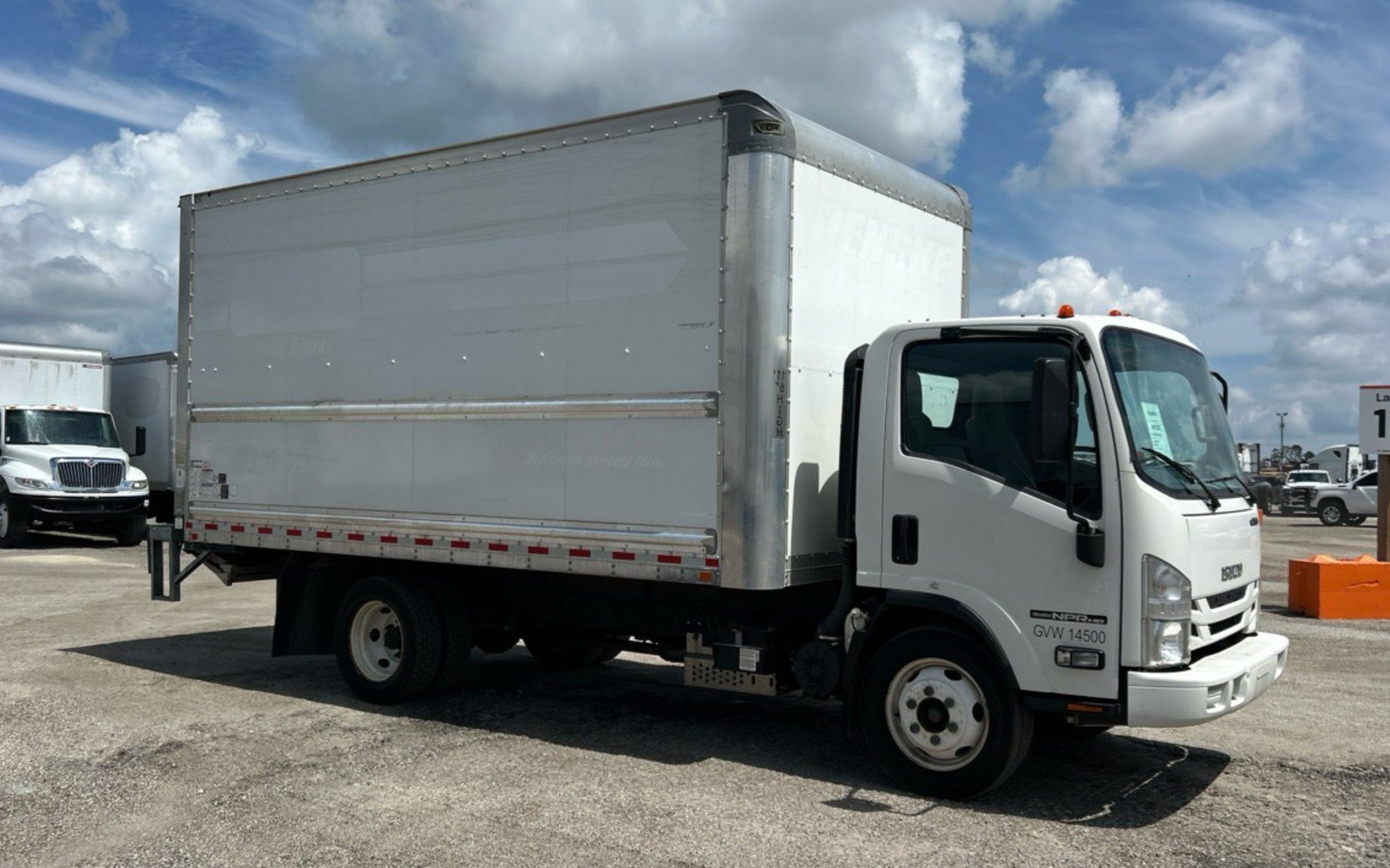 Used 2021 Isuzu NPR RWD image 2