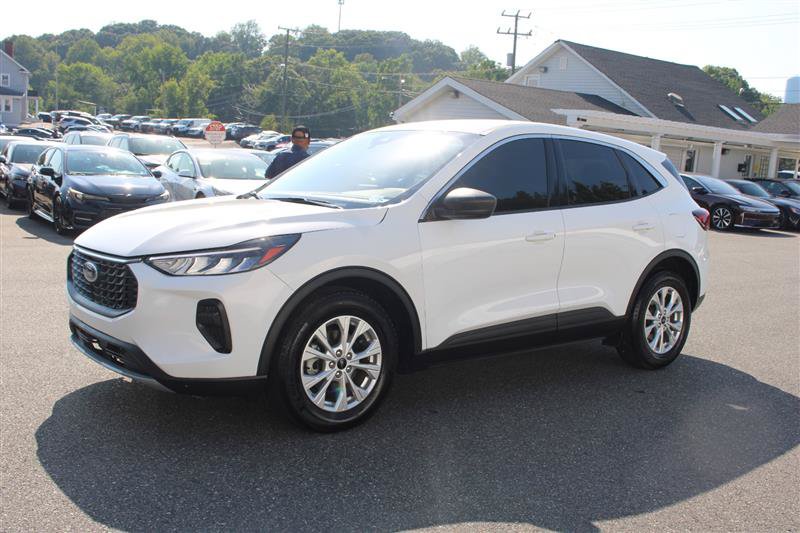 Used 2023 Ford Escape Active w/ Cold Weather Package FWD image 4