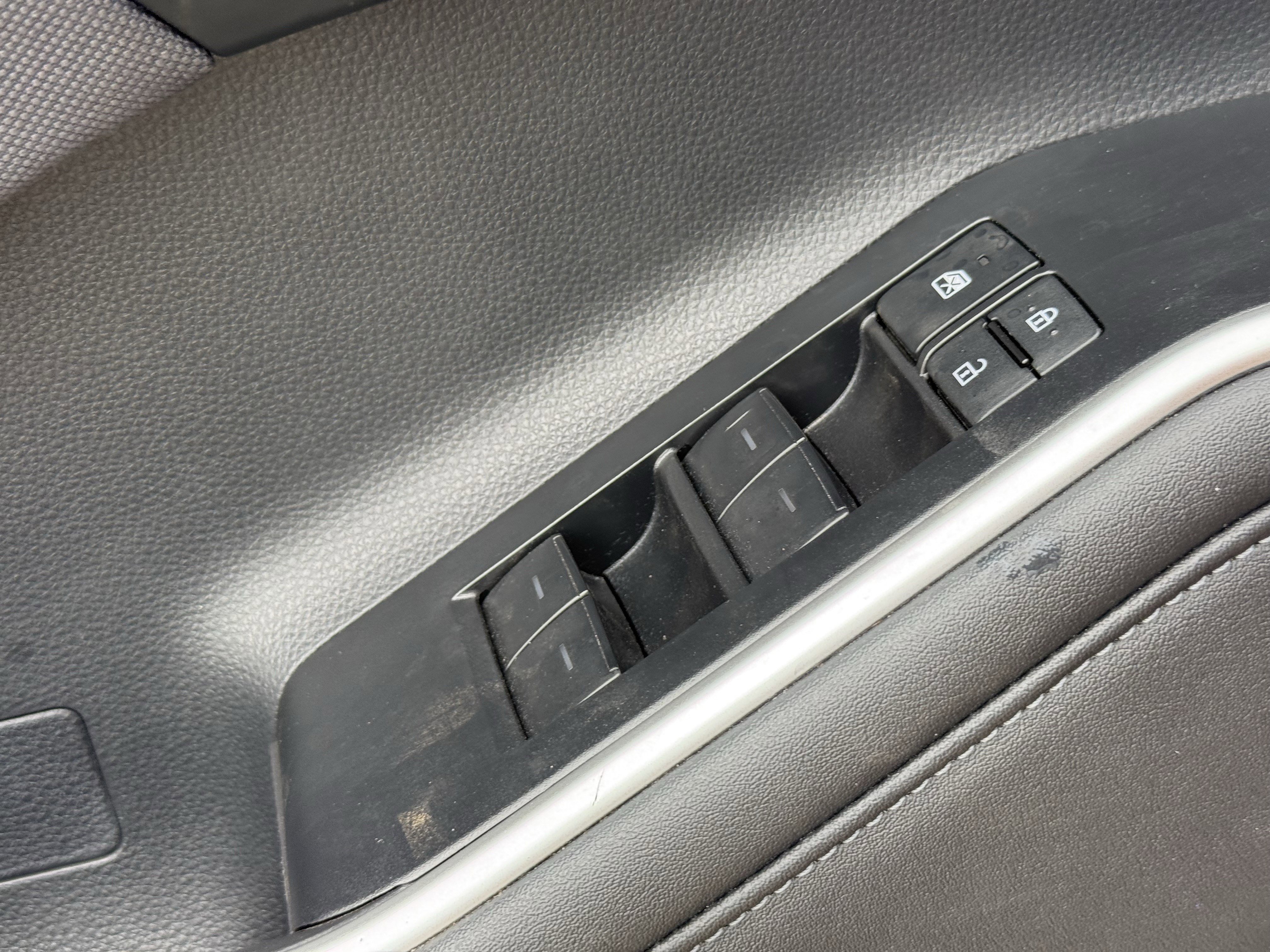 Used 2023 Toyota Highlander L image 27