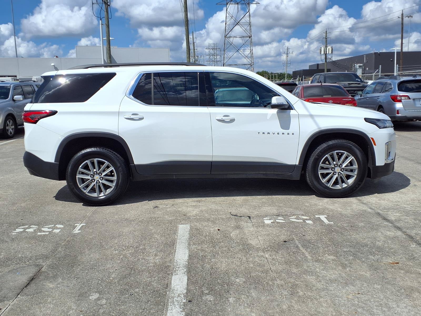 Used 2023 Chevrolet Traverse LT FWD image 27