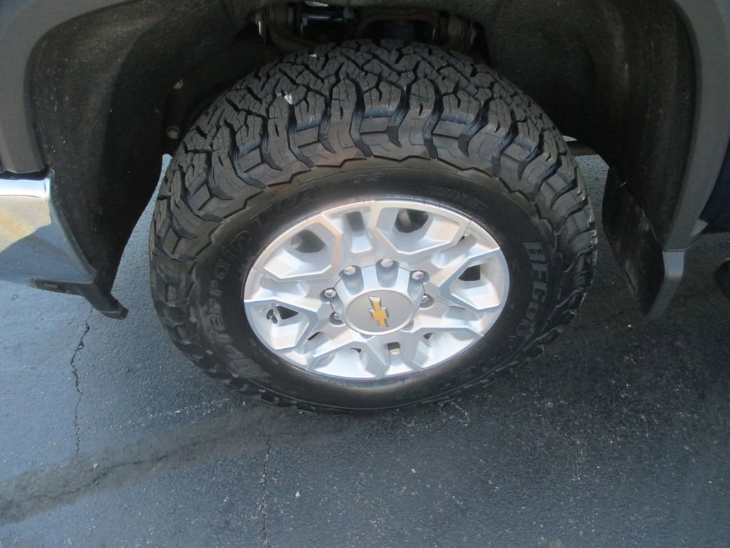 Used 2022 Chevrolet Silverado 3500 LT w/ Convenience Package image 14