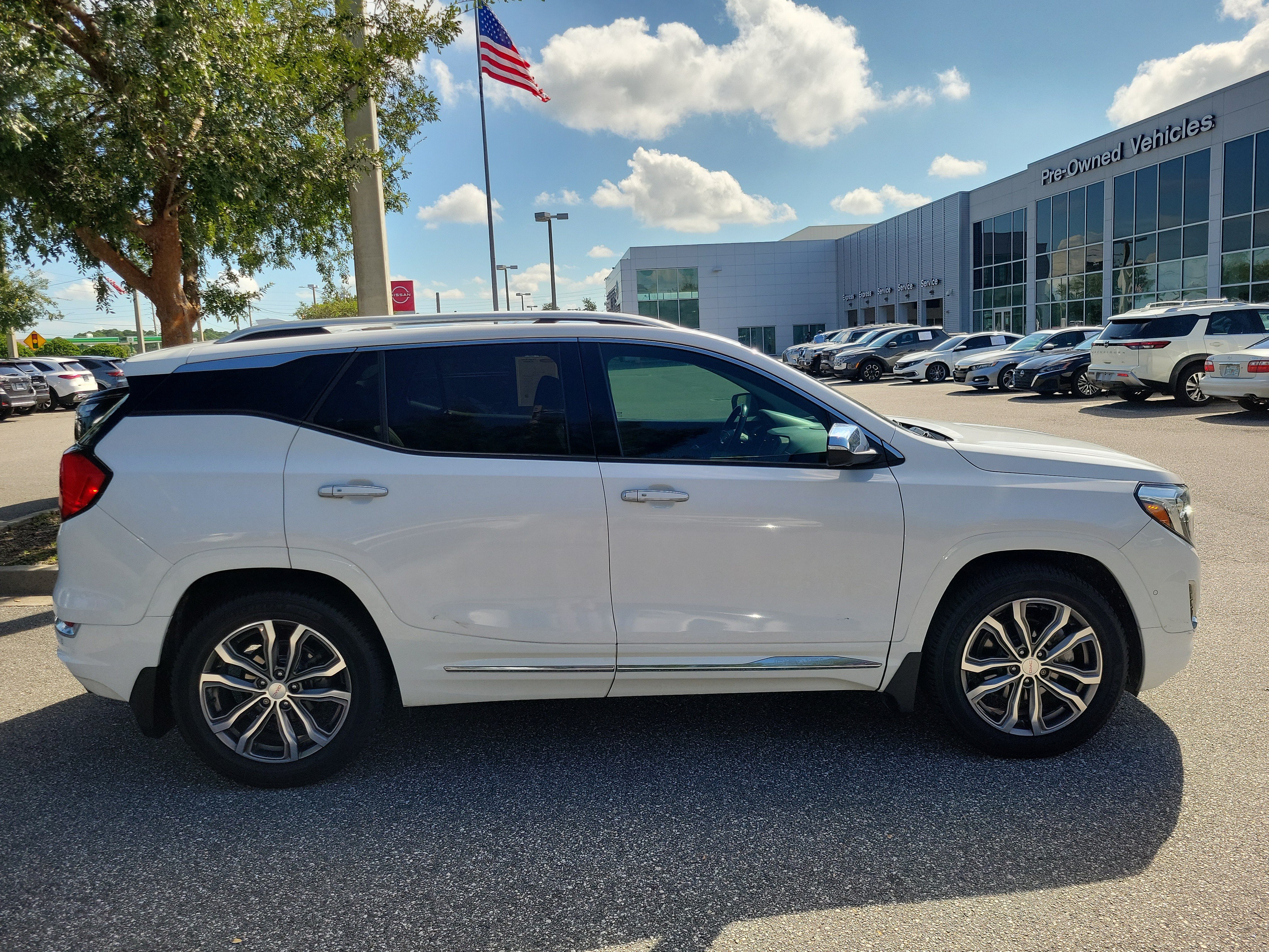 Used 2019 GMC Terrain Denali w/ Advanced Safety Package AWD/4WD image 7