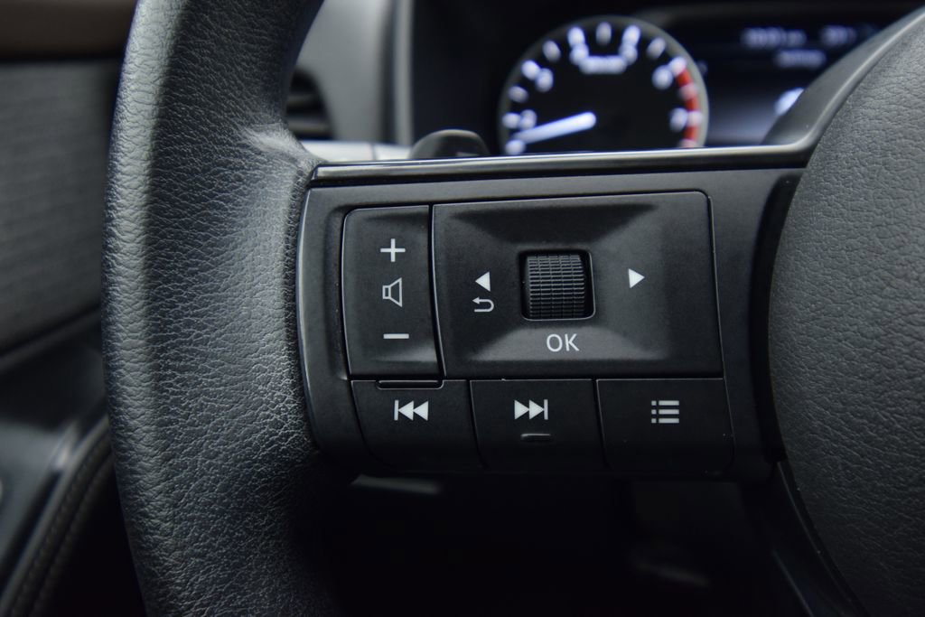 Used 2022 Nissan Rogue S image 35