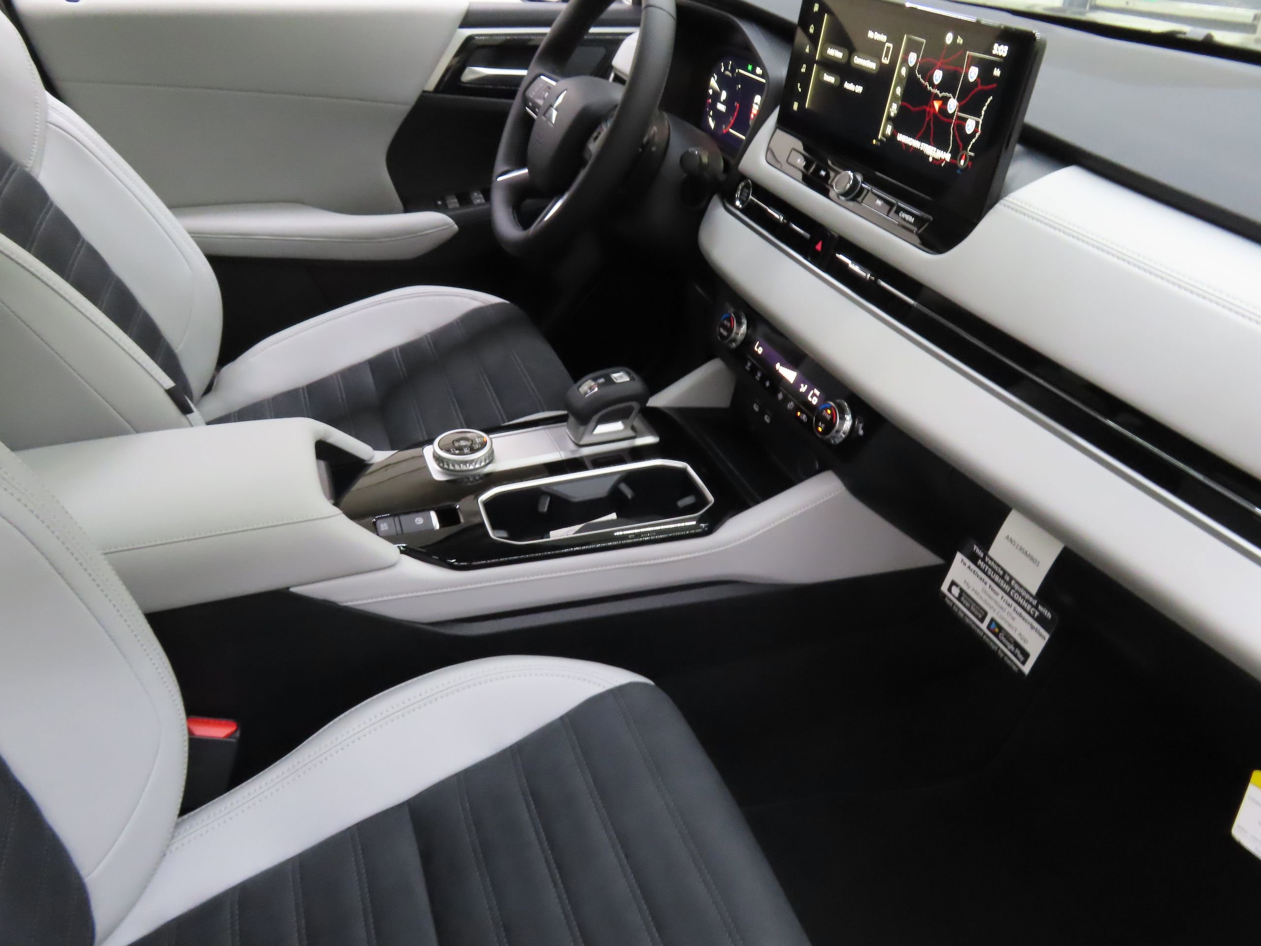 New 2025 Mitsubishi Outlander SE image 25