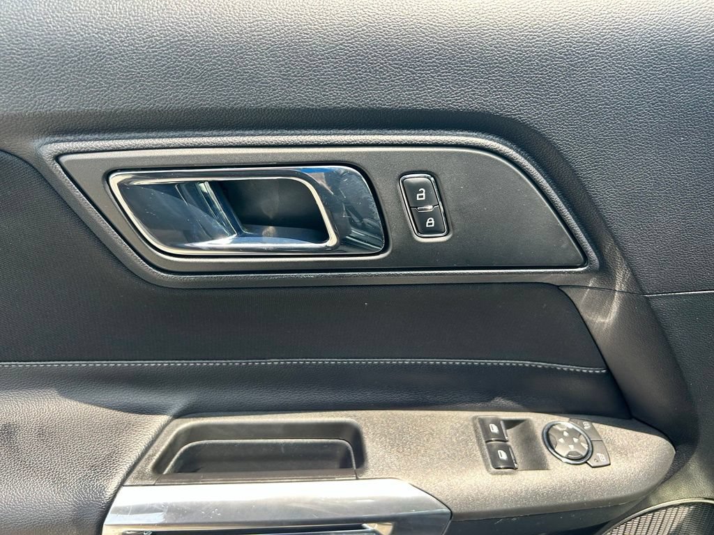 Used 2015 Ford Mustang Coupe RWD image 7
