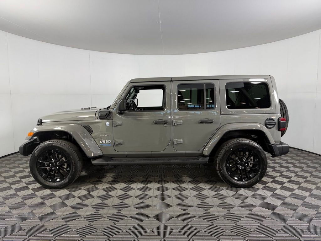 Used 2022 Jeep Wrangler Unlimited Sahara w/ Cold Weather Group image 10
