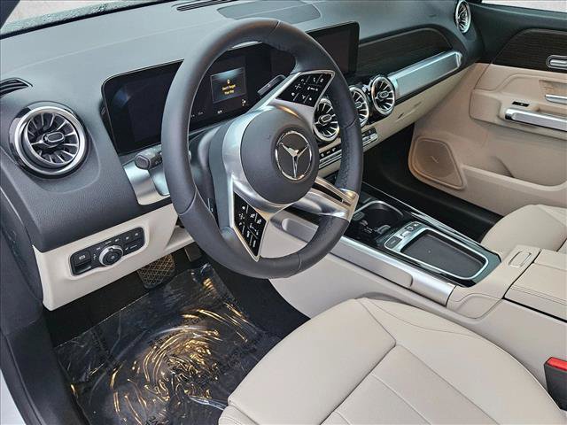 Used 2026 Mercedes-Benz GLB 250 image 3