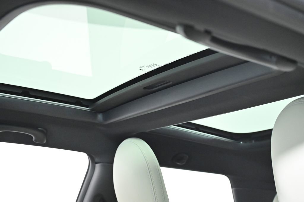 Used 2025 MINI Cooper 2-Door Hardtop image 32