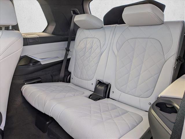 Used 2026 BMW X7 xDrive40i image 21