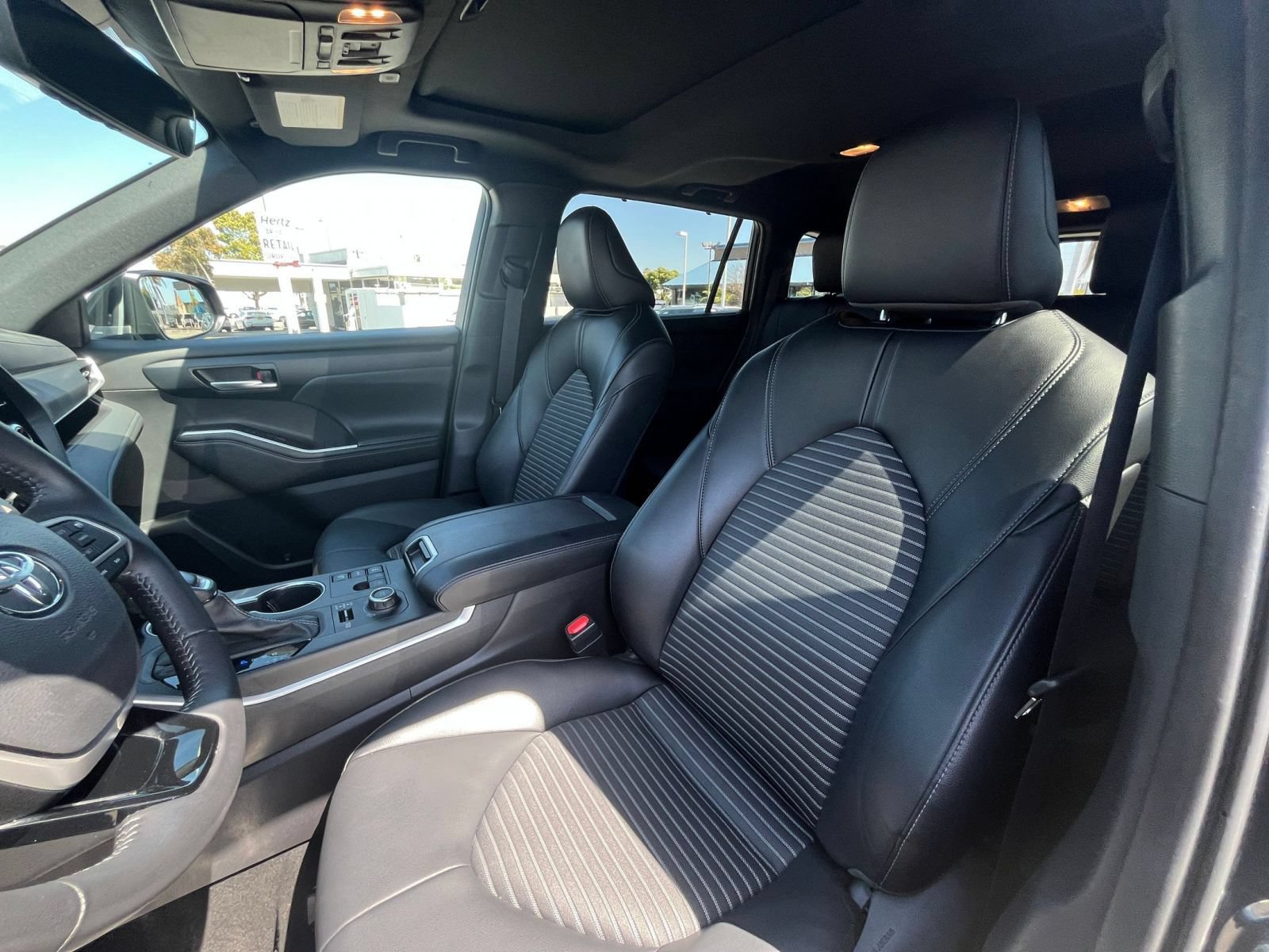 Used 2025 Toyota Highlander XSE AWD/4WD image 28