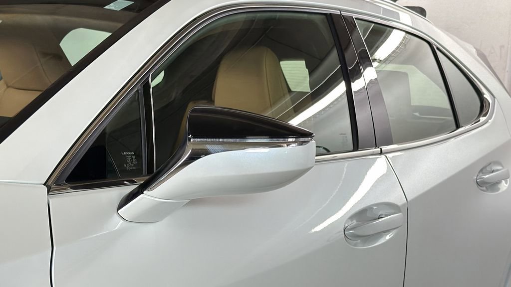 Used 2025 Lexus UX 300h AWD w/ Accessory Package (Z1) image 5