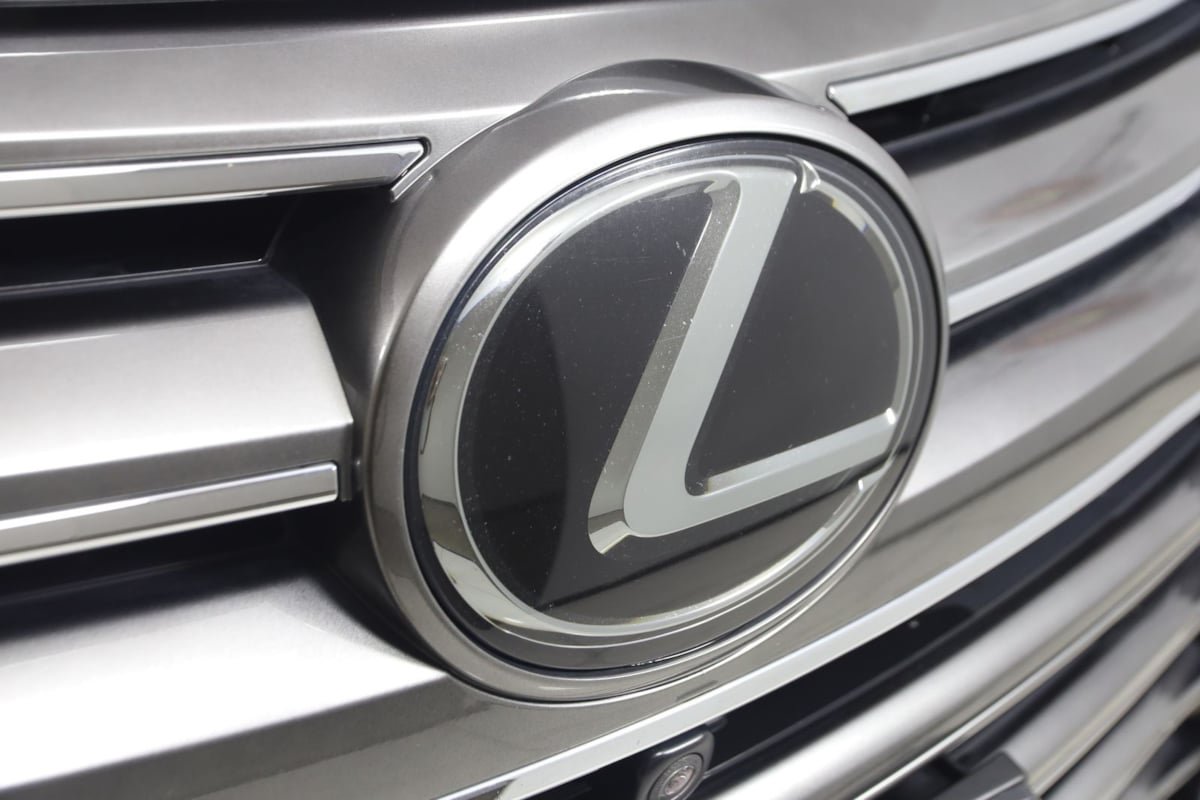 Used 2020 Lexus LX 570 4WD w/ Luxury Package image 19