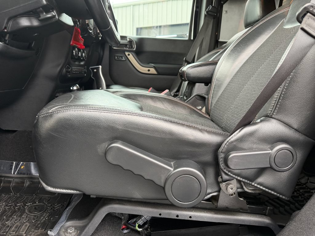 Used 2017 Jeep Wrangler Unlimited Sahara AWD/4WD image 37